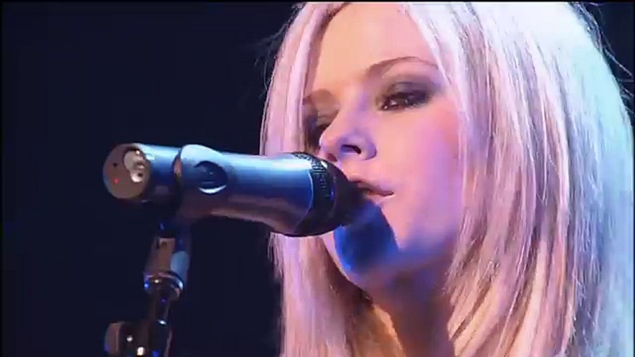 Avril Lavigne - Live at Budokan (Japan) 2005 - Full concert 44