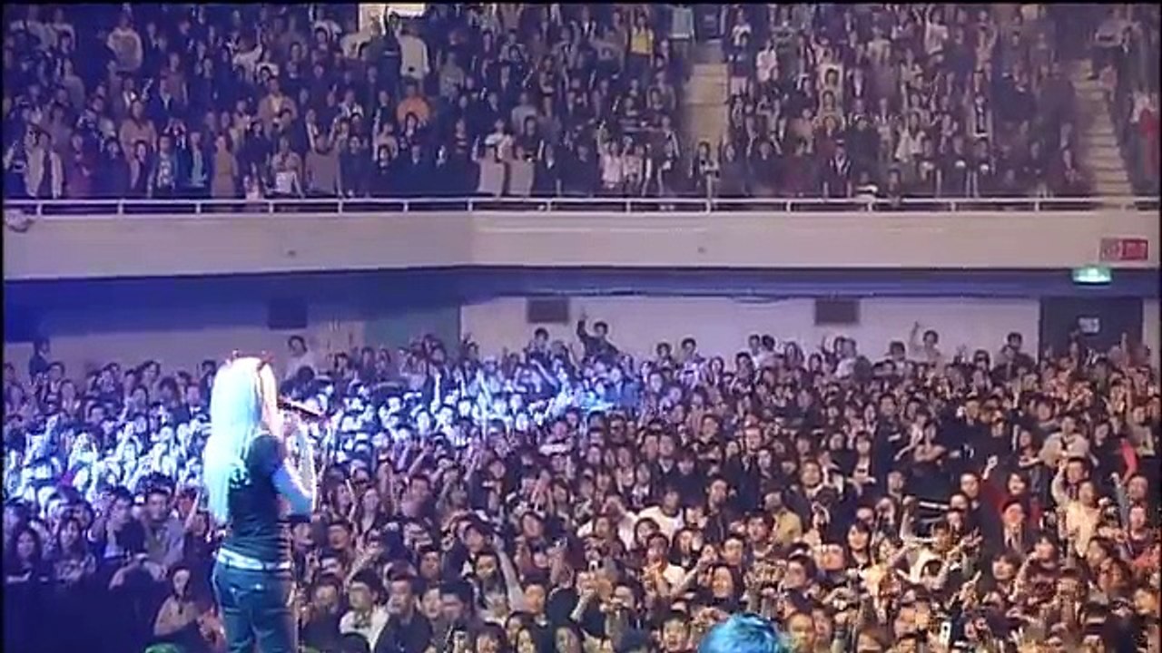 Avril Lavigne - Live at Budokan (Japan) 2005 - Full concert 51
