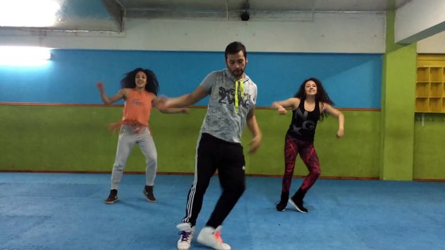 Sigueme y te sigo - Daddy Yankee ZUMBA