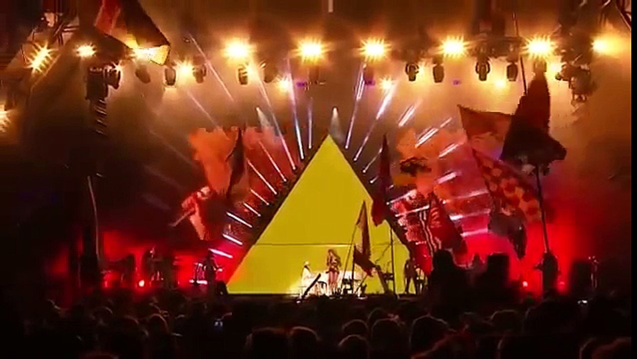 Beyonce - Live at Glastonbury 2011 HD FULL CONCERT! 14