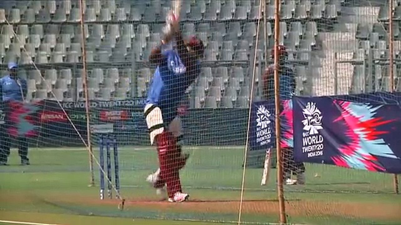 Darren Sammy Answers Reporter on Question about Kohli