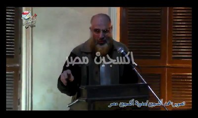 يحيى عبد الشافى بندوة علاء الاسوانى "ازاى احنا بنام فى بيوتنا والمعتقلين فى السجن