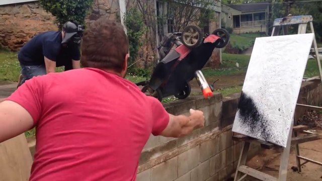 Peindre avec une tondeuse