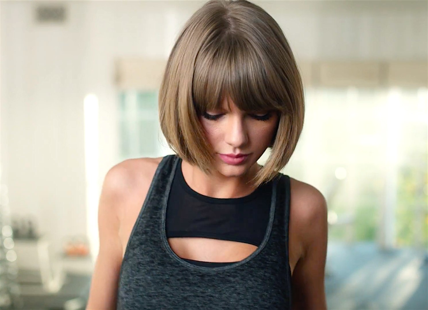 ⁣Apple Music Commercial with Taylor Swift