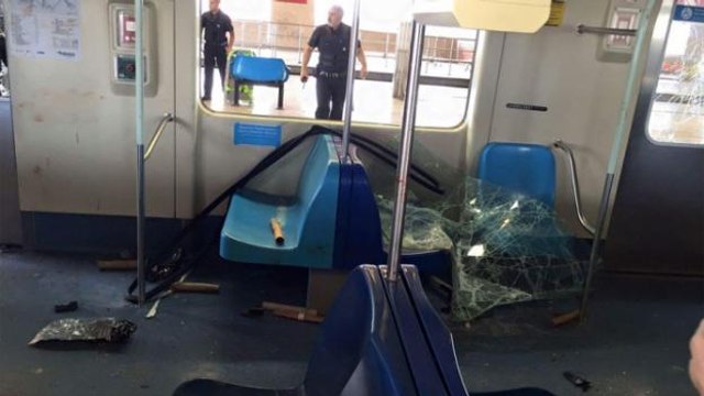 Torcedores de Palmeiras e Corinthians tocam o terror em metrô de São Paulo