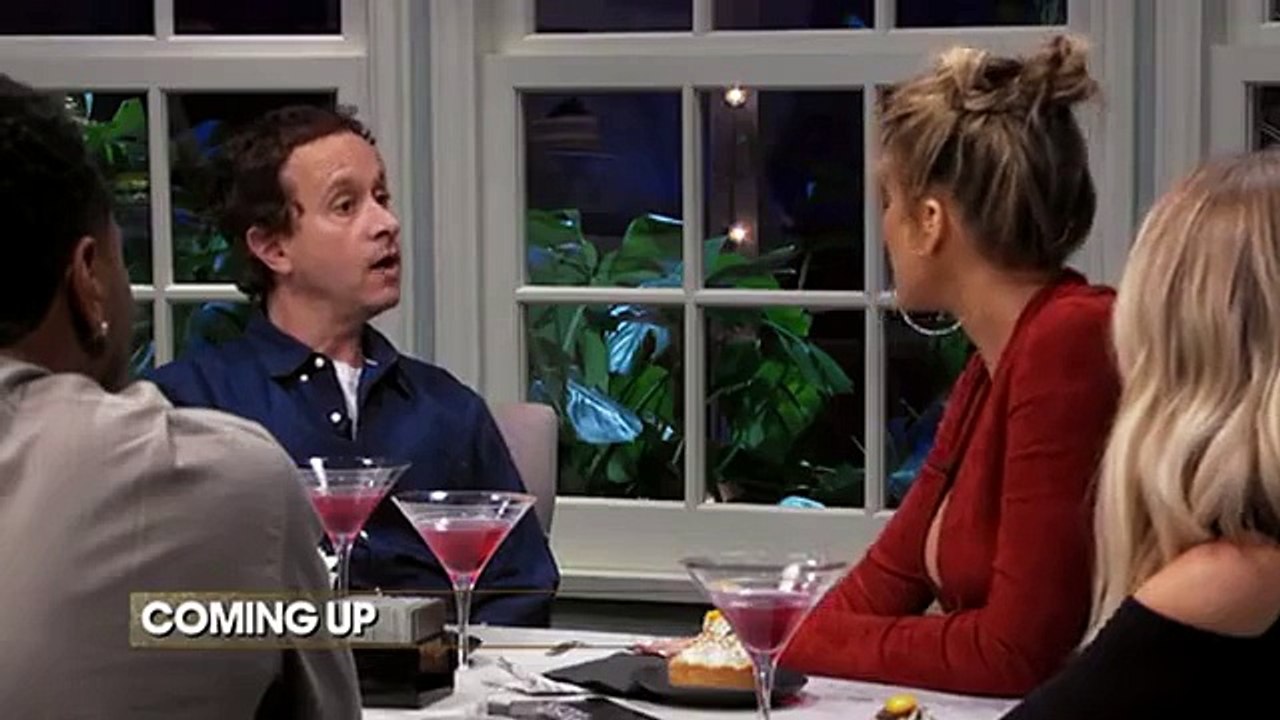 Kocktails With Khloé - Khloé Kardashian Bares All - 1 of 11