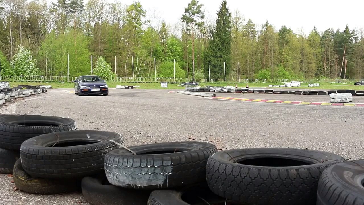 Jaguar x-type 3.0 4x4 dry tarmac power slide drifting