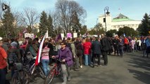 Des milliers de personnes ont manifesté en Pologne contre un projet de loi visant l’interdiction totale de l'avortement