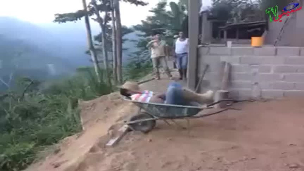 ضحك عزاوا