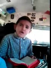 Niño predica de la venida de Cristo en el Bus