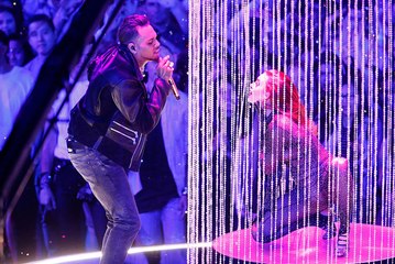 Chris Brown Perform “Wrist” & “Anyway” at iHeartRadio Music Awards 2016