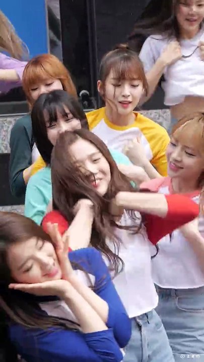 160402 오마이걸 OH MY GIRL 아린 - LIAR LIAR 라이어 라이어 (명동게릴라공연) 직캠 fancam by zam