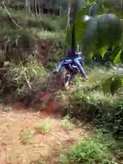 ABG Ketahuan Berbuat Mesum di Hutan