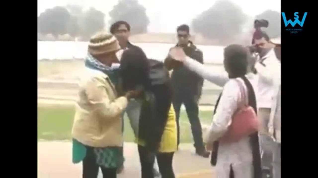 Lovers beaten on Valentine's day in India