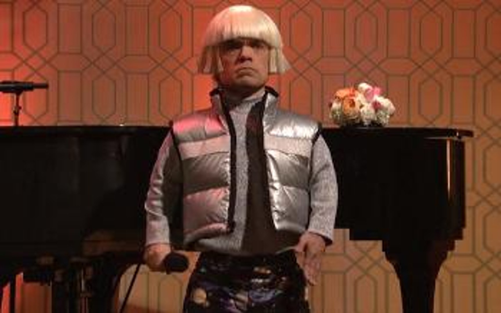 Peter Dinklage, Gwen Stefani sing about space pants - SNL - Vidéo  Dailymotion