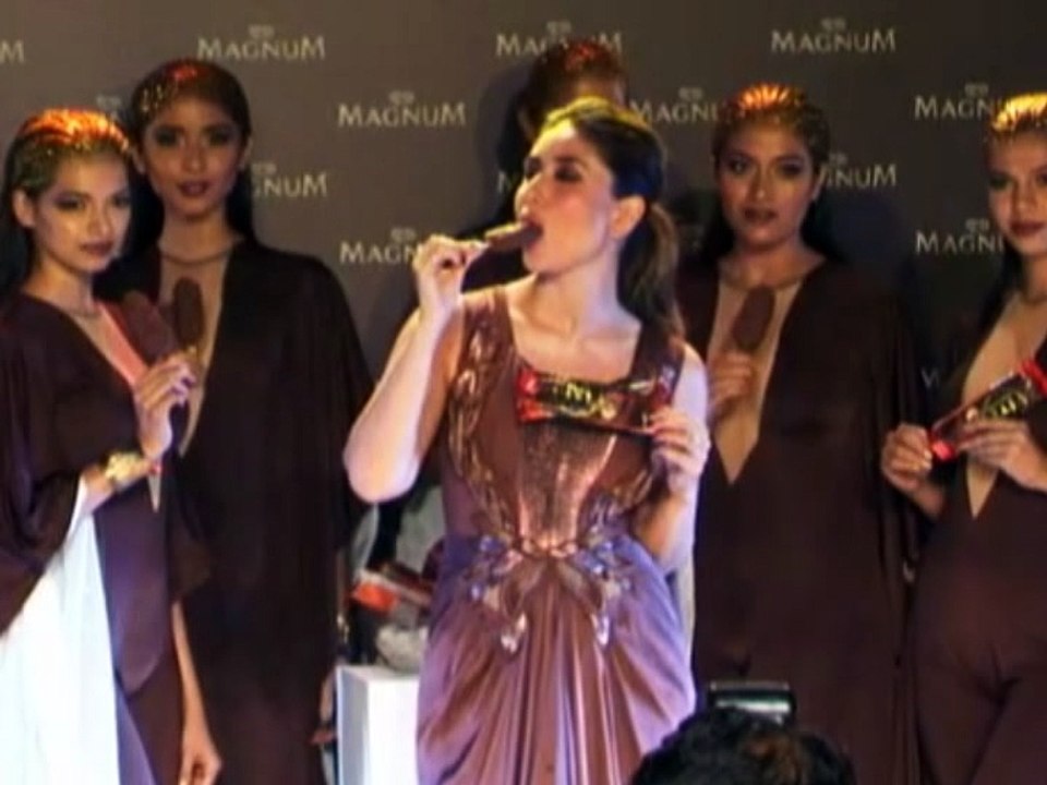 Kareena Kapoor Licking