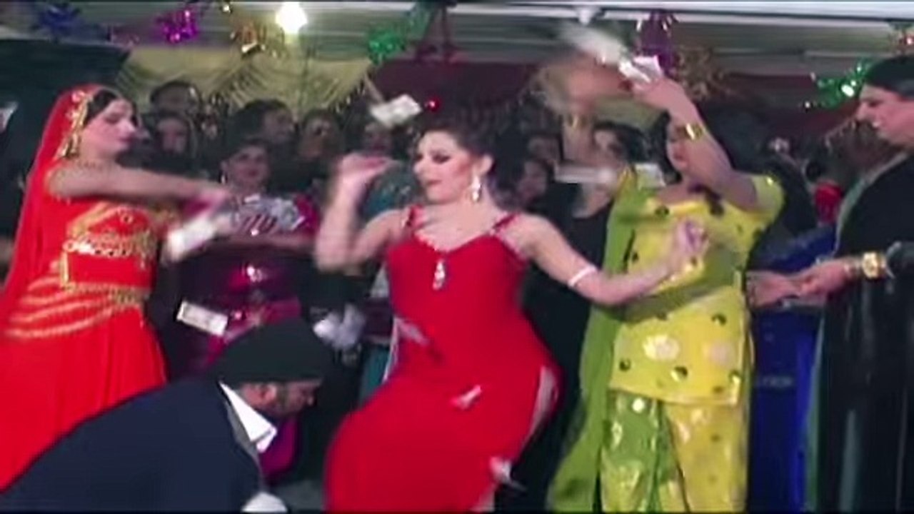 Pakistani punjabi desi mujra dance girl