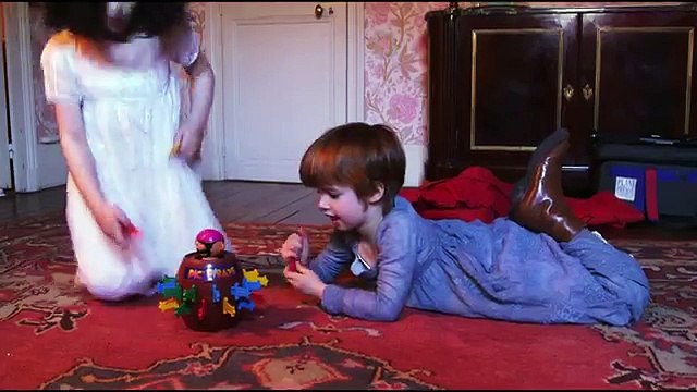 Les malheurs de Sophie : La Grande Sophie & La petite Sophie (Caroline Grant) - Tout tombe