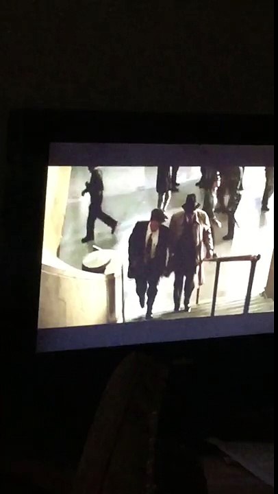 John watches Se7en