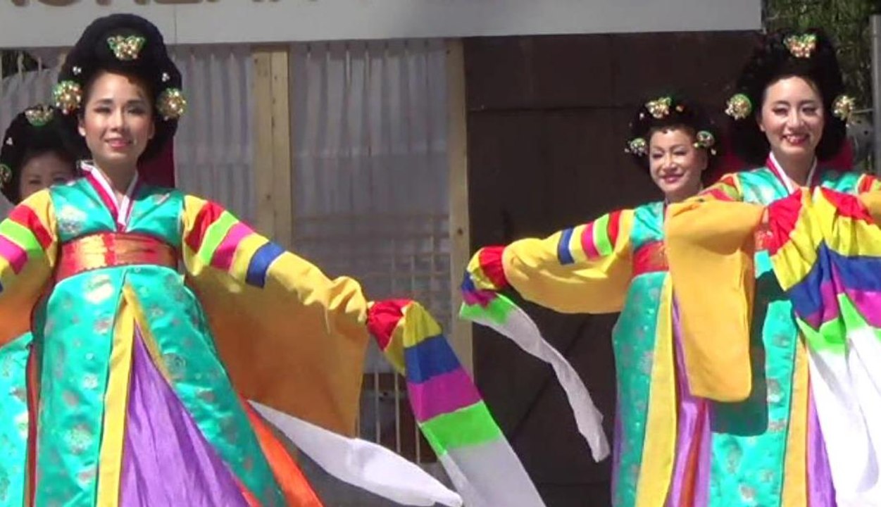 South Korean Festival  Korean Royal Dance, Tight Rope Walk & Dance, Sydney 2 Apr 2016.