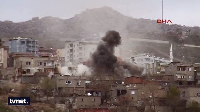 Şırnak'ta keskin nişancı teröristler top atışıyla vuruldu