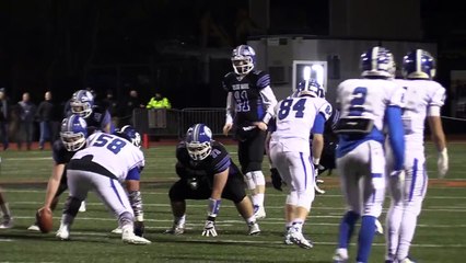 Un joueur de foot US a une surprise en fonçant sur un arbitre