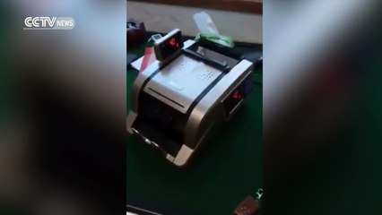 Cette compteuse trafiquée permet de voler les billets