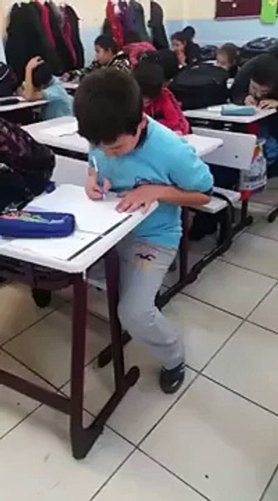 1 dakika kaldı diyerek öğrencileri trolleyen öğretmen