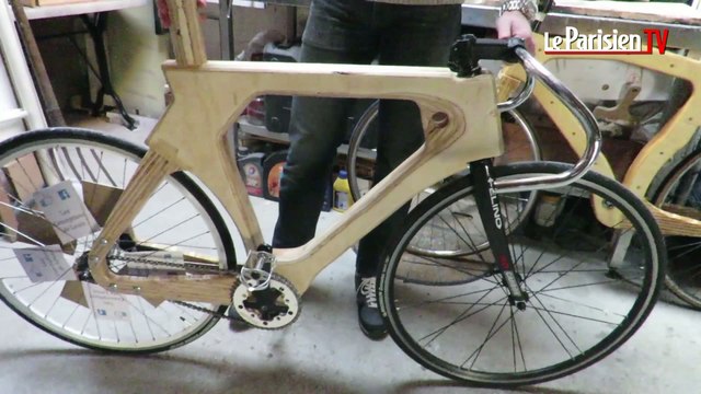 Il fabrique des vélos en bois