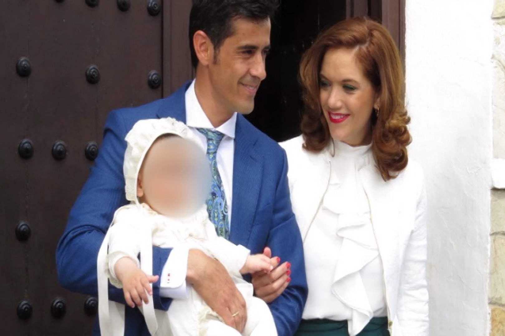 ⁣Víctor Janeiro y Bea Trapote bautizan a 'mini Víctor'