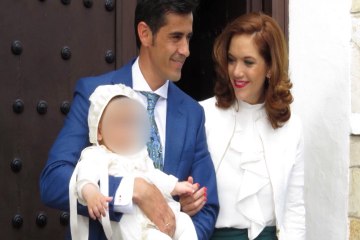 Víctor Janeiro y Bea Trapote bautizan a 'mini Víctor'