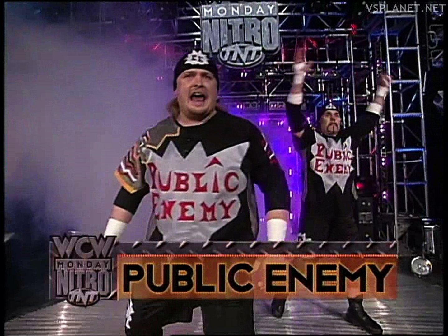 Public Enemy en RAW vs Nitro.