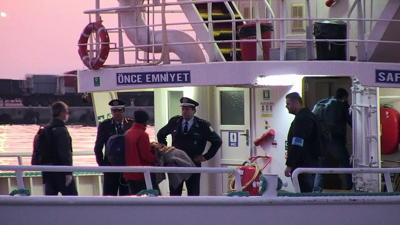 Griechenland schiebt erste Flüchtlinge in Türkei ab