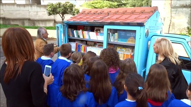 Cette Bibliothèque Sur Roues Amène des Livres Jusqu'aux Enfants.