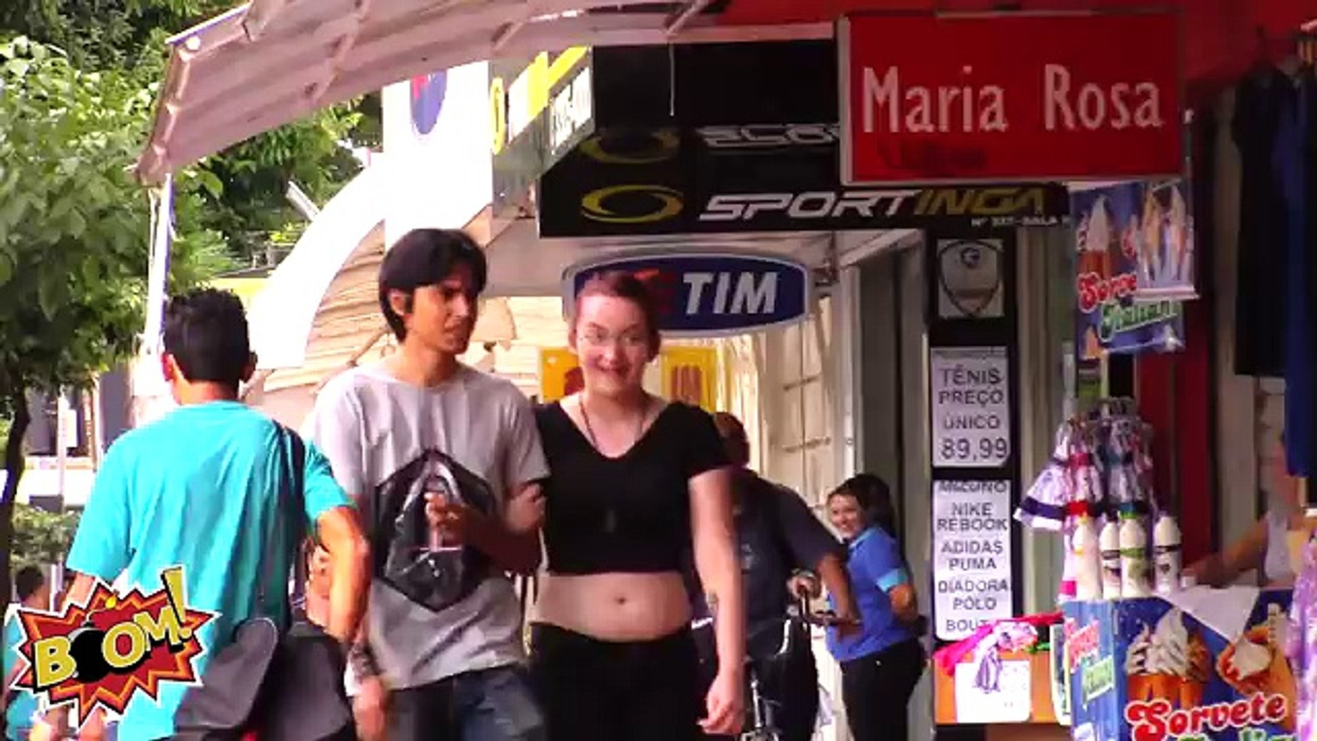 PEGADINHA VOVÔ PEGANDO NOVINHA (girl kissing old man in plublic Prank)