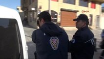 Gaziantep Para Almak İstediği İşyerinde Silahı Tutukluk Yapınca Dövülerek Polise Teslim Edildi