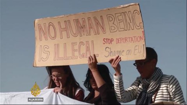 Deportations of refugees and migrants from Greece to Turkey begin calmly