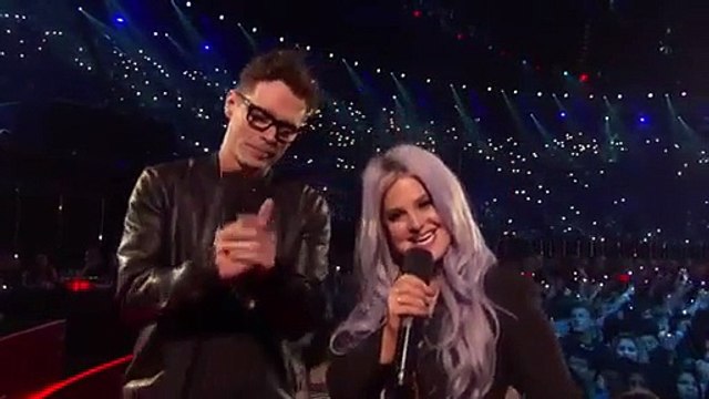 Demi Lovato & Brad Paisley - Stone Cold (Live At The 2016 iHeartRadio Music Awar