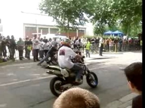 Mafia riders burnout avec la moto de ben
