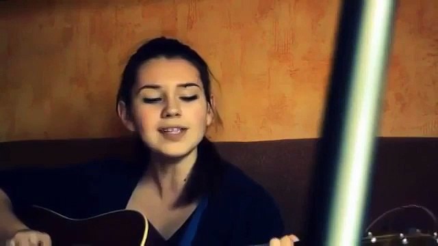 Девушка красиво поет под гитару смотреть всем