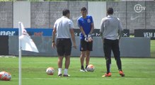 Goleiro paraguaio? Balbuena se arrisca no gol em treino do Corinthians