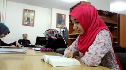 Siirt'in "Kitap Kurdu" Rakip Tanımıyor