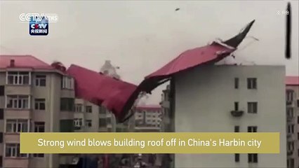 Fuerte tormenta se llevó el techo de un edificio en China