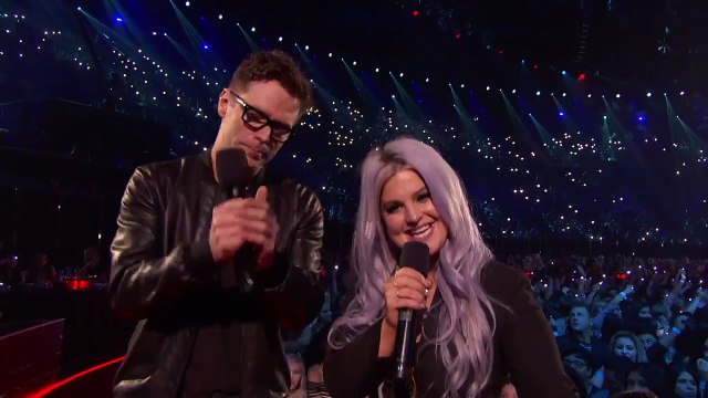 Demi Lovato & Brad Paisley - Stone Cold (Live At The 2016 iHeartRadio Music Awards)