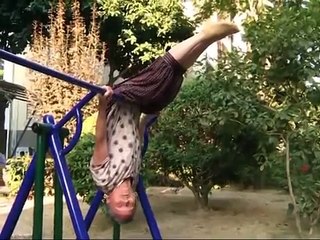 81-year-old woman does 100 press-ups in 5 minutes