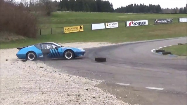 alpine A 310 V 6 auto légende Circuit de L 'enclos 2016 sortie de piste