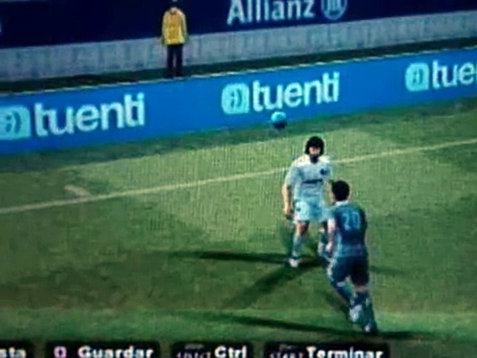 Haciendo dominadas con la cabeza en pes 2012 ps2