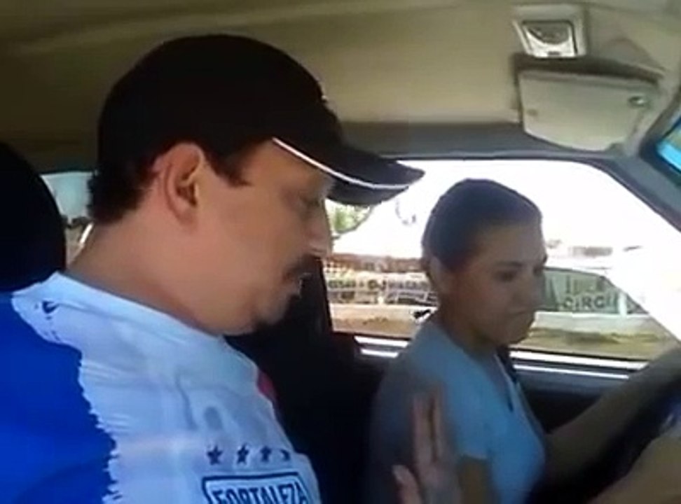 saindo com o  carro