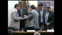 José Eduardo Cardozo entrega defesa de Dilma à comissão do impeachment