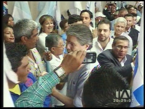 Precandidatos a la Presidencia rechazan reformas tributarias